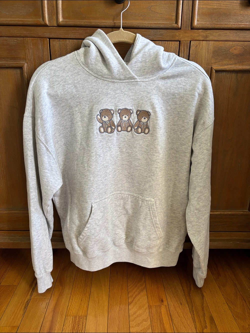 Hollister Women’s Oversized Teddy Bear Graphic Hoodie in Light Heather, XS - Picture 3 of 8